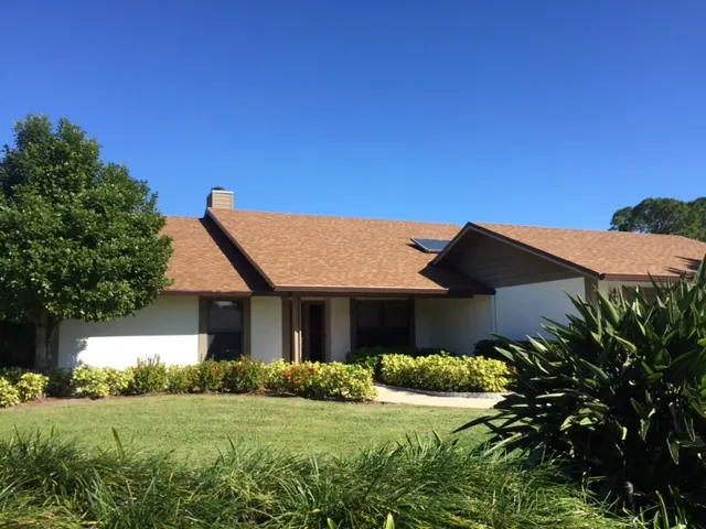 Dimensional asphalt shingle roof
